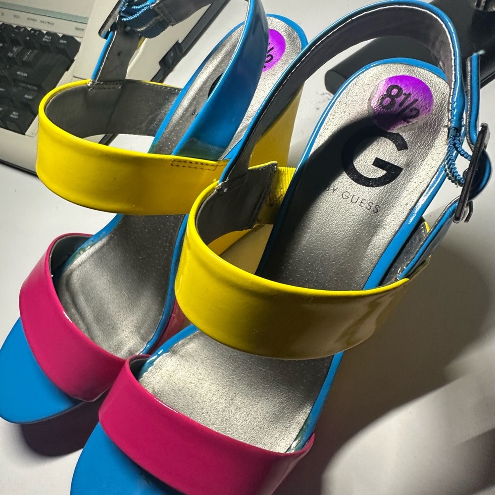 Guess wedges size 8.5.  New without tags